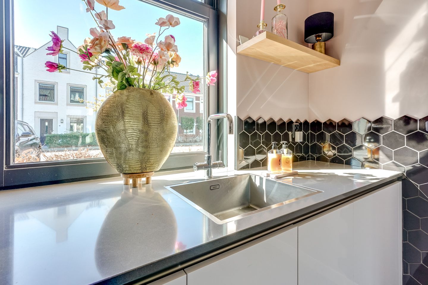 Move-in Ready Modern Corner Home in Popular Helsdingen Neighborhood — 19