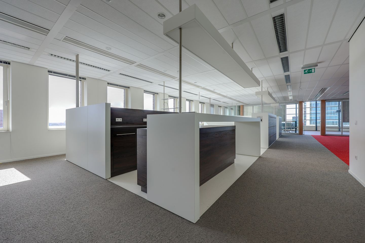 Bekijk foto 3 van Landdrostdreef 100