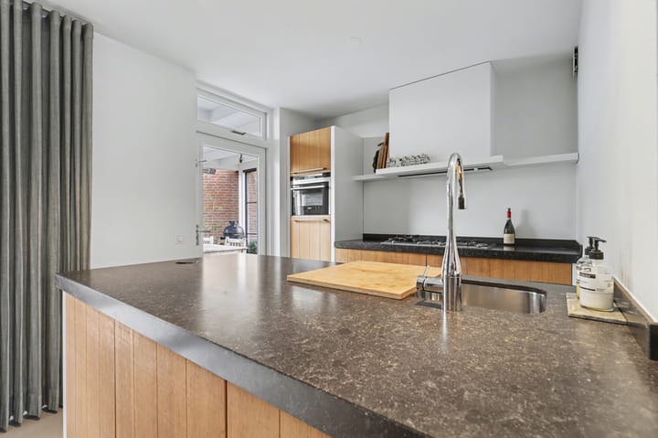 Photo 4 of Van Hogendorplaan 6