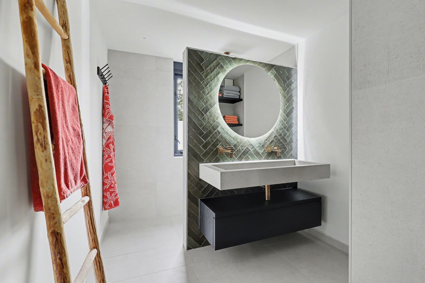 Luxury Move-in Ready Semi-Detached Home with Stunning Canopy and Four Bedrooms — 25