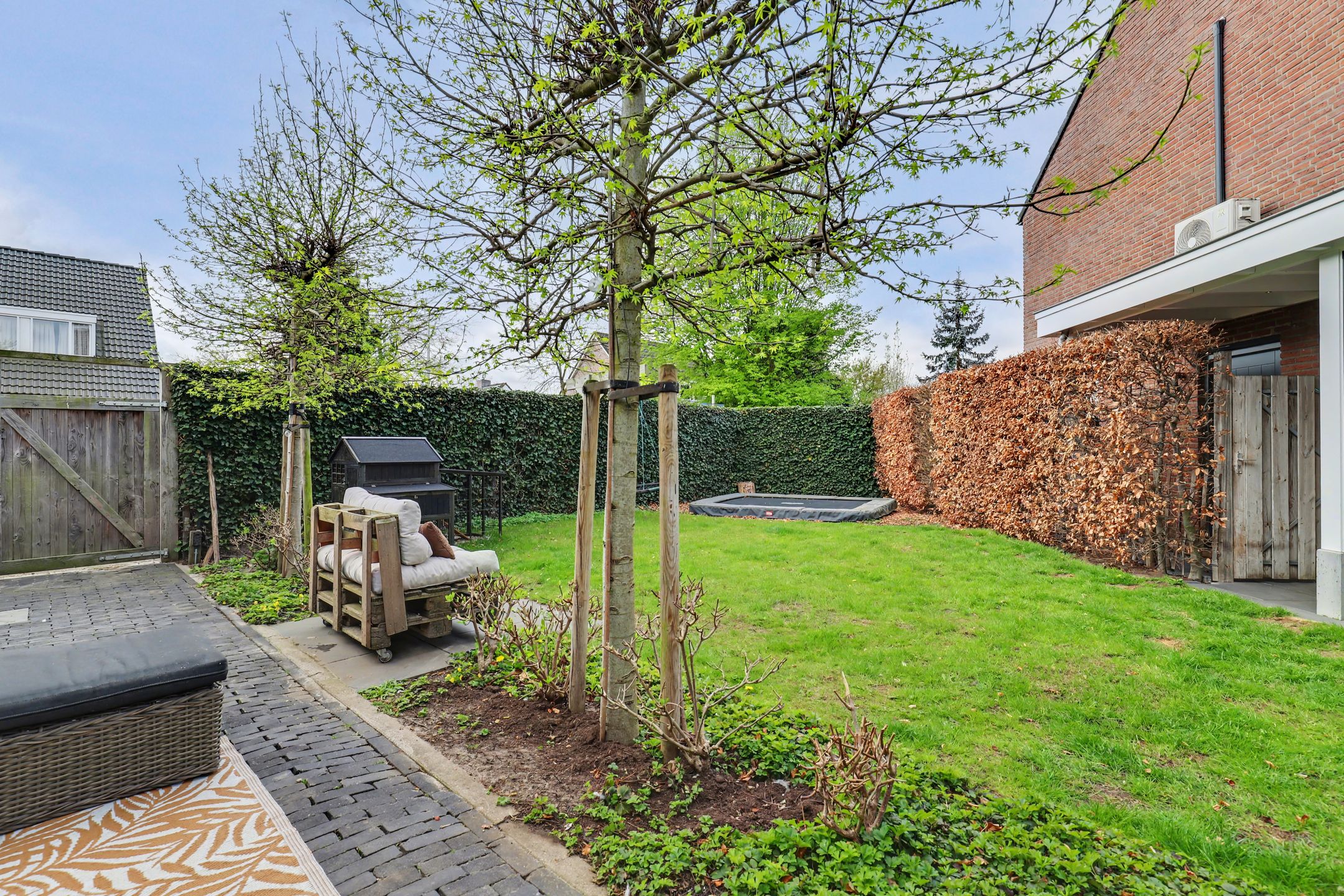 Luxury Move-in Ready Semi-Detached Home with Stunning Canopy and Four Bedrooms — 45