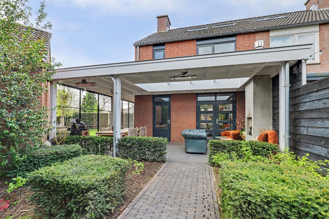 Luxury Move-in Ready Semi-Detached Home with Stunning Canopy and Four Bedrooms — 41