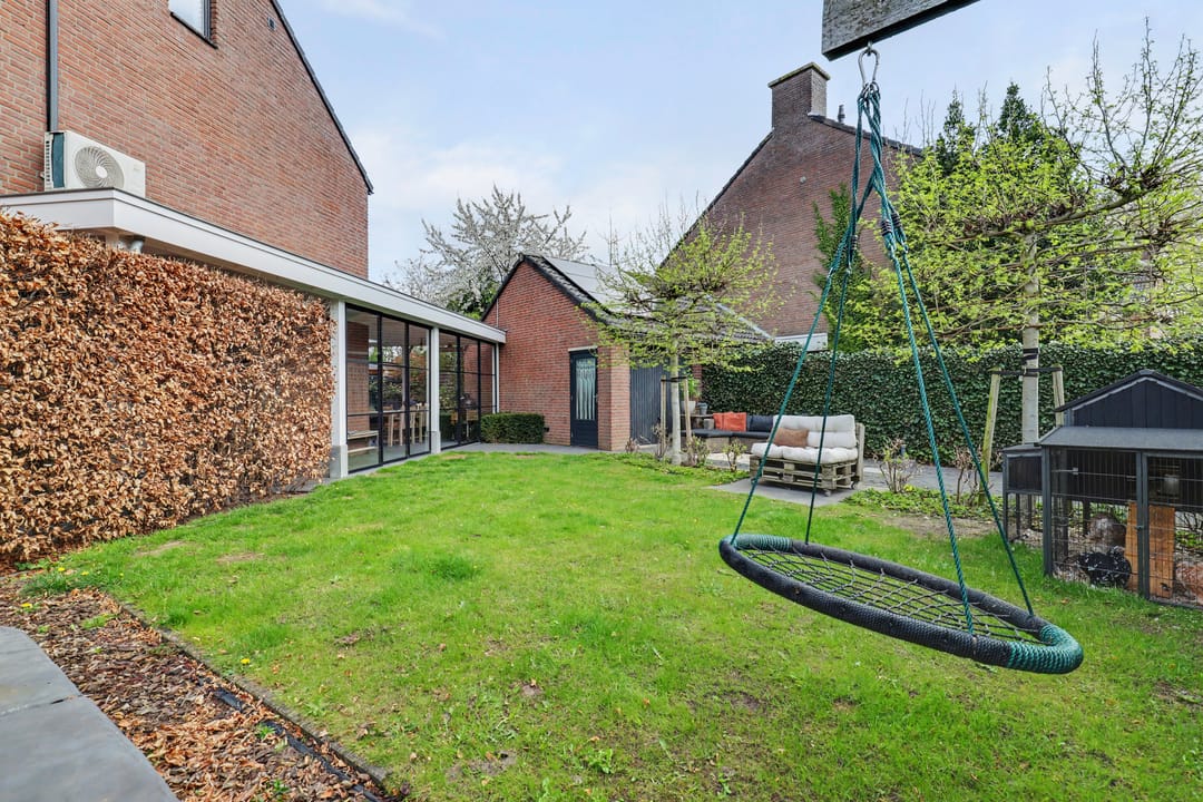 Luxury Move-in Ready Semi-Detached Home with Stunning Canopy and Four Bedrooms — 46