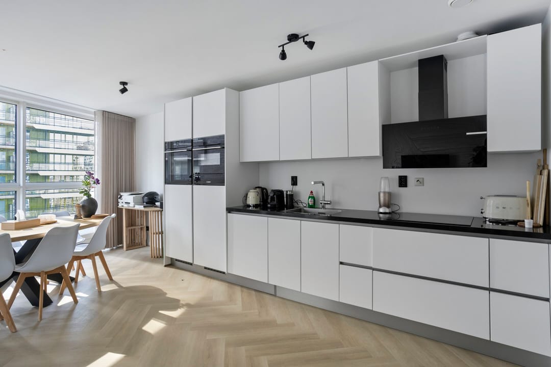 Renovated Apartment with South-Facing Balcony and Panoramic Views in Rotterdam Centre — 16