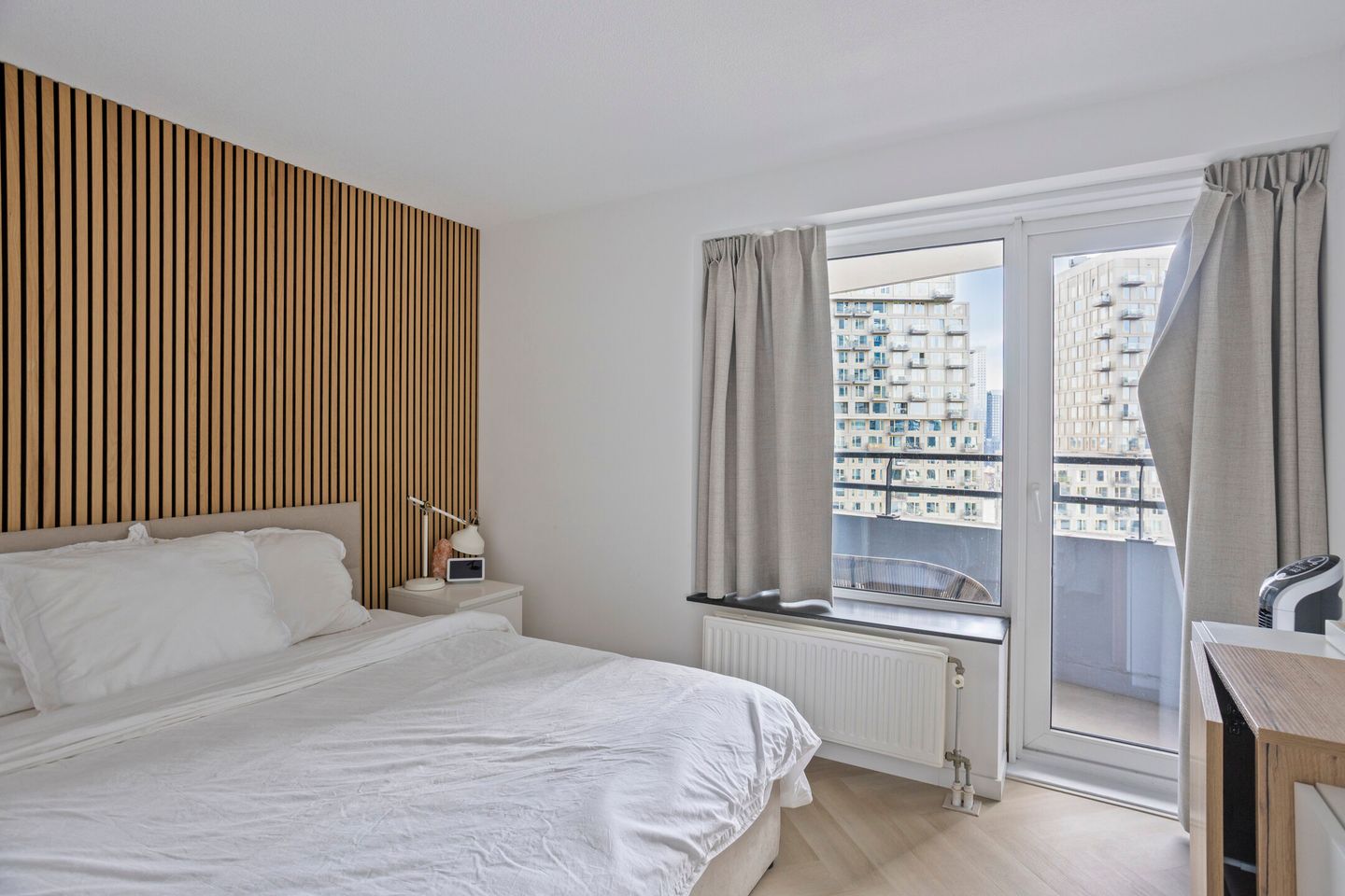 Renovated Apartment with South-Facing Balcony and Panoramic Views in Rotterdam Centre — 20