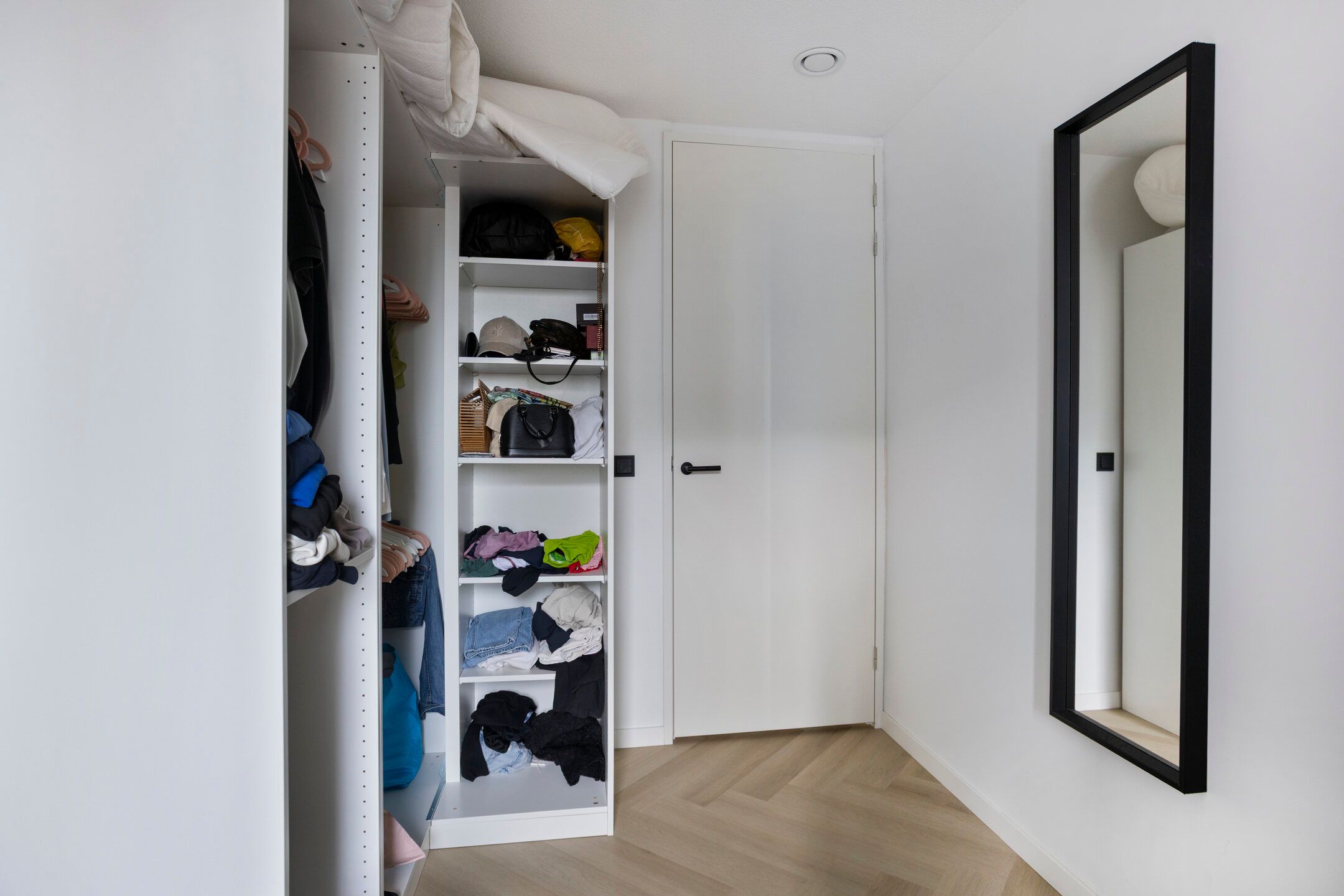 Renovated Apartment with South-Facing Balcony and Panoramic Views in Rotterdam Centre — 24