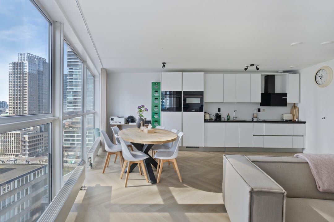 Renovated Apartment with South-Facing Balcony and Panoramic Views in Rotterdam Centre — 17