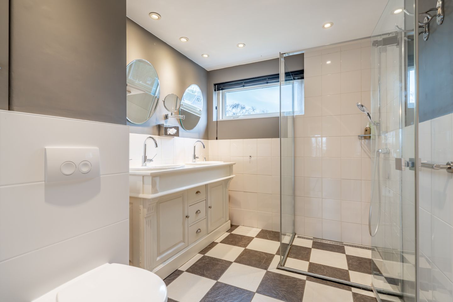 Foto 4 van Van den Berghlaan 461