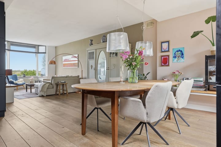 Photo 3 of Middel 68