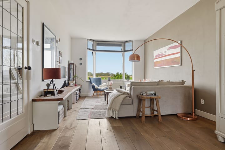 Photo 4 of Middel 68