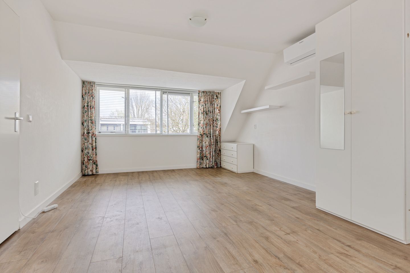 Photo 20 of Schoener 12 11