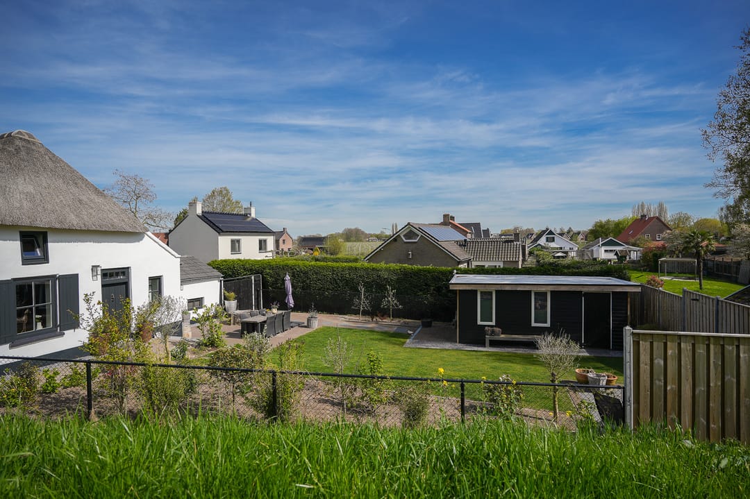 Charming Monumental Dike Farmhouse from 1897 in Dreumel — 46