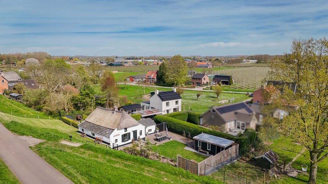 Charming Monumental Dike Farmhouse from 1897 in Dreumel — 47