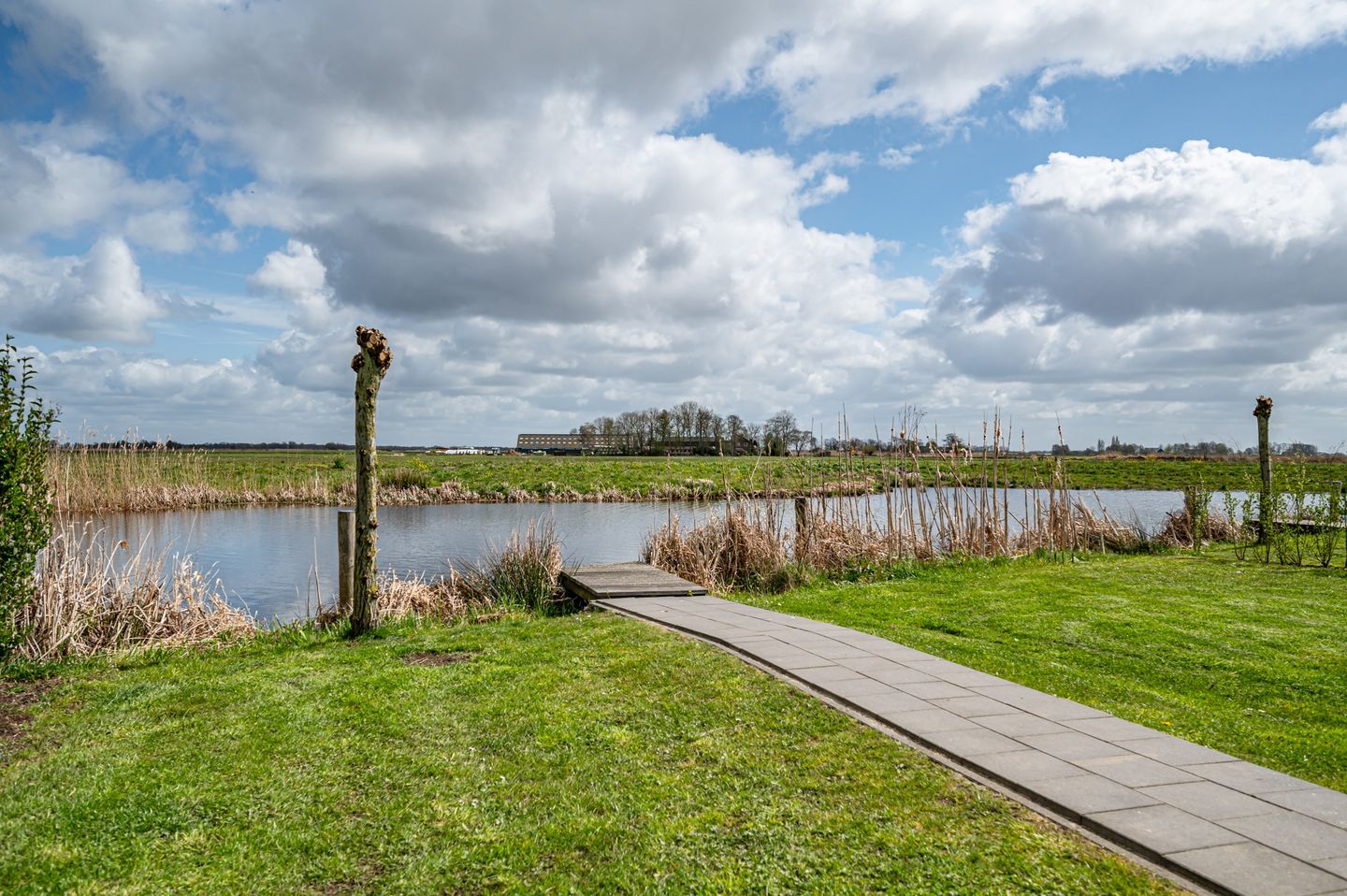 Foto 10 van Duinigermeerweg 1-R26