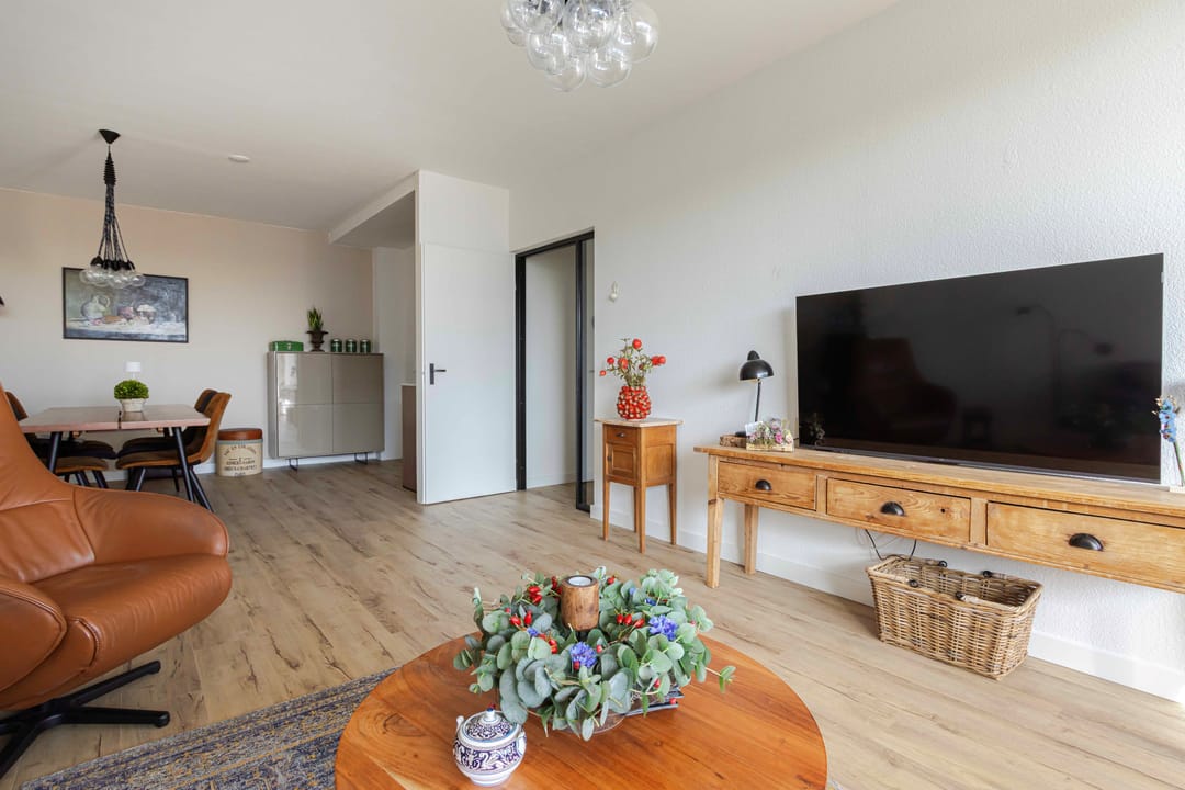 Luxurious Renovated Apartment in the Heart of Heerlen — 16