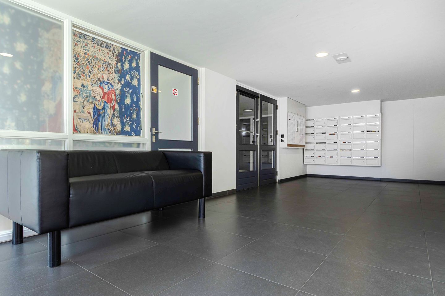 Luxurious Renovated Apartment in the Heart of Heerlen — 34