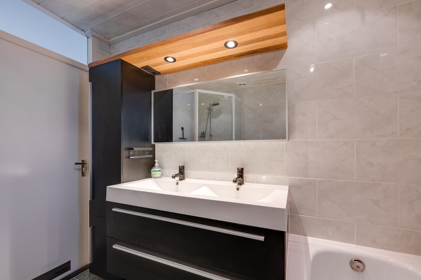 Photo 25 of Margriet 11