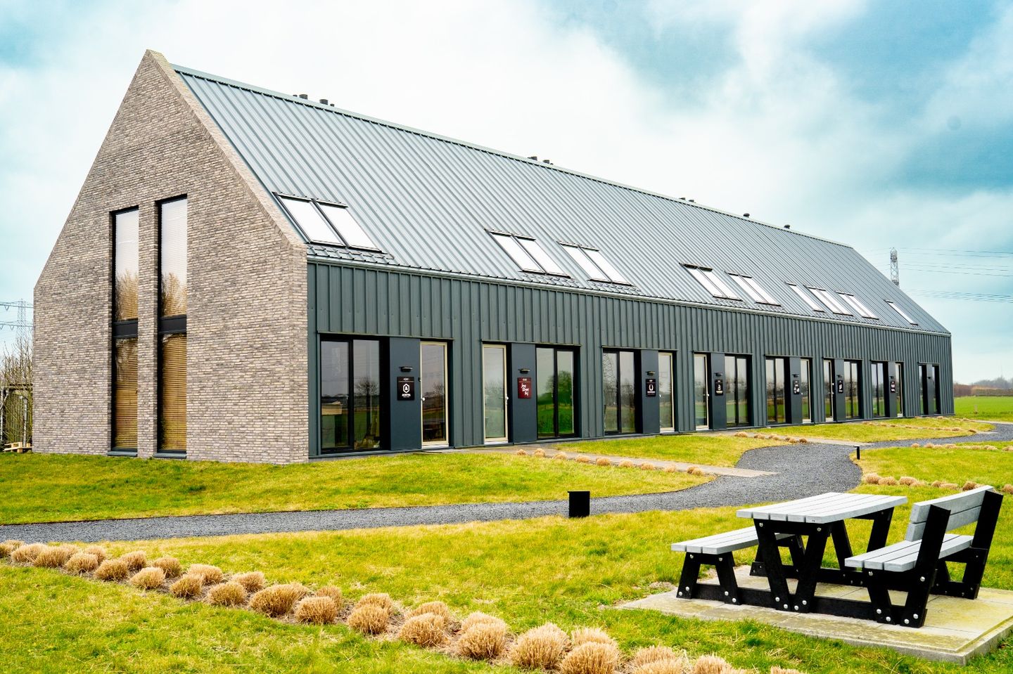 View photo 2 of Zwaagdijk 424-E