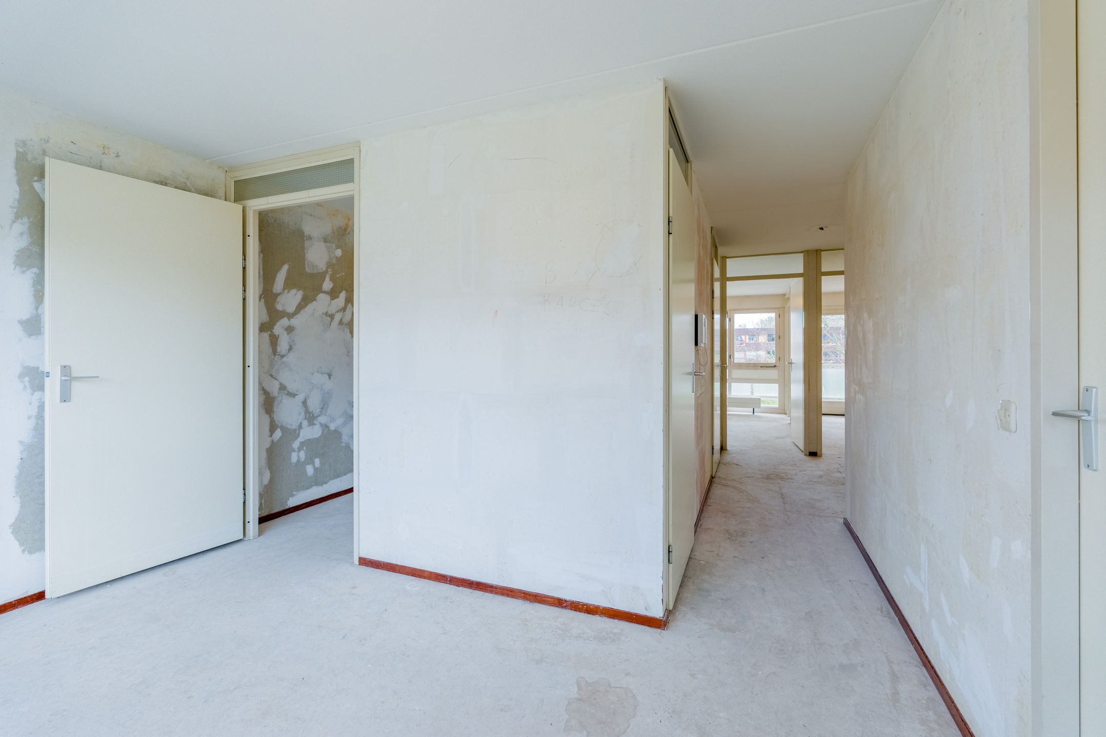 Spacious 3-room apartment near Sloterplas with balcony and storage — 21
