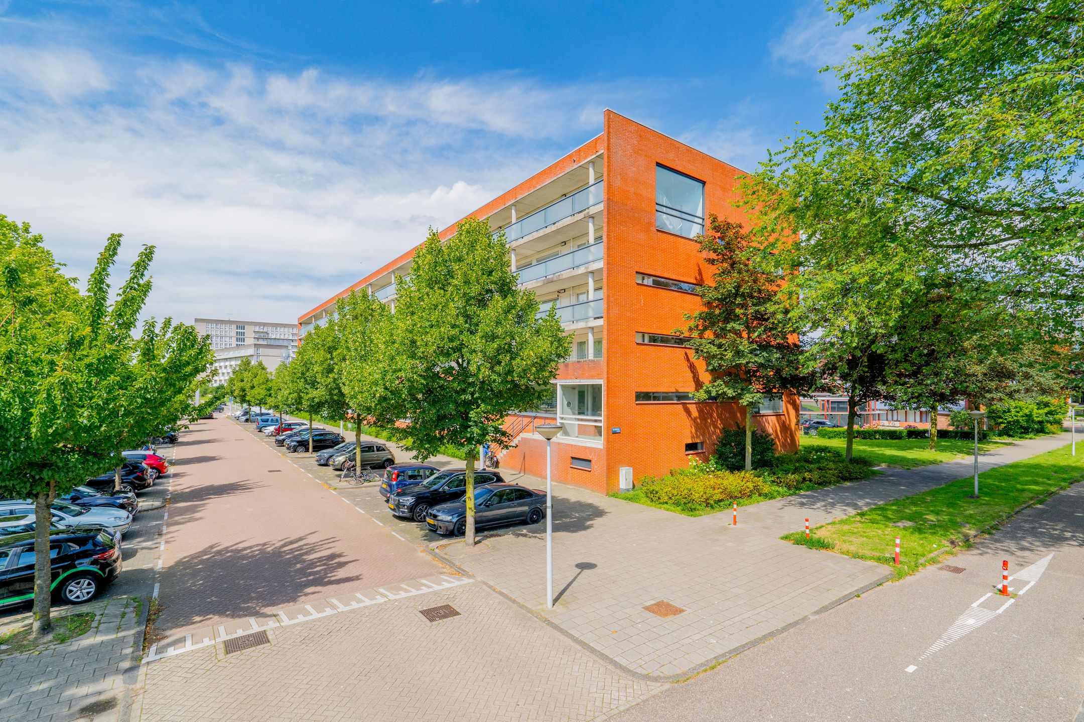 Spacious 3-room apartment near Sloterplas with balcony and storage — 33