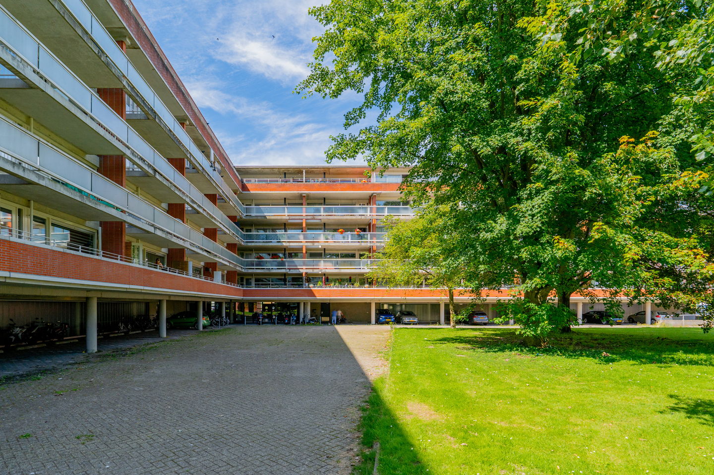 Spacious 3-room apartment near Sloterplas with balcony and storage — 35