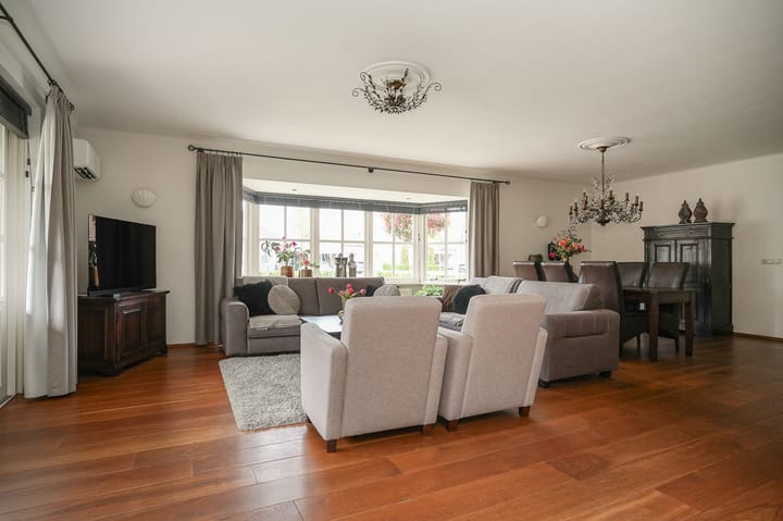 Photo 4 of Kamille 8