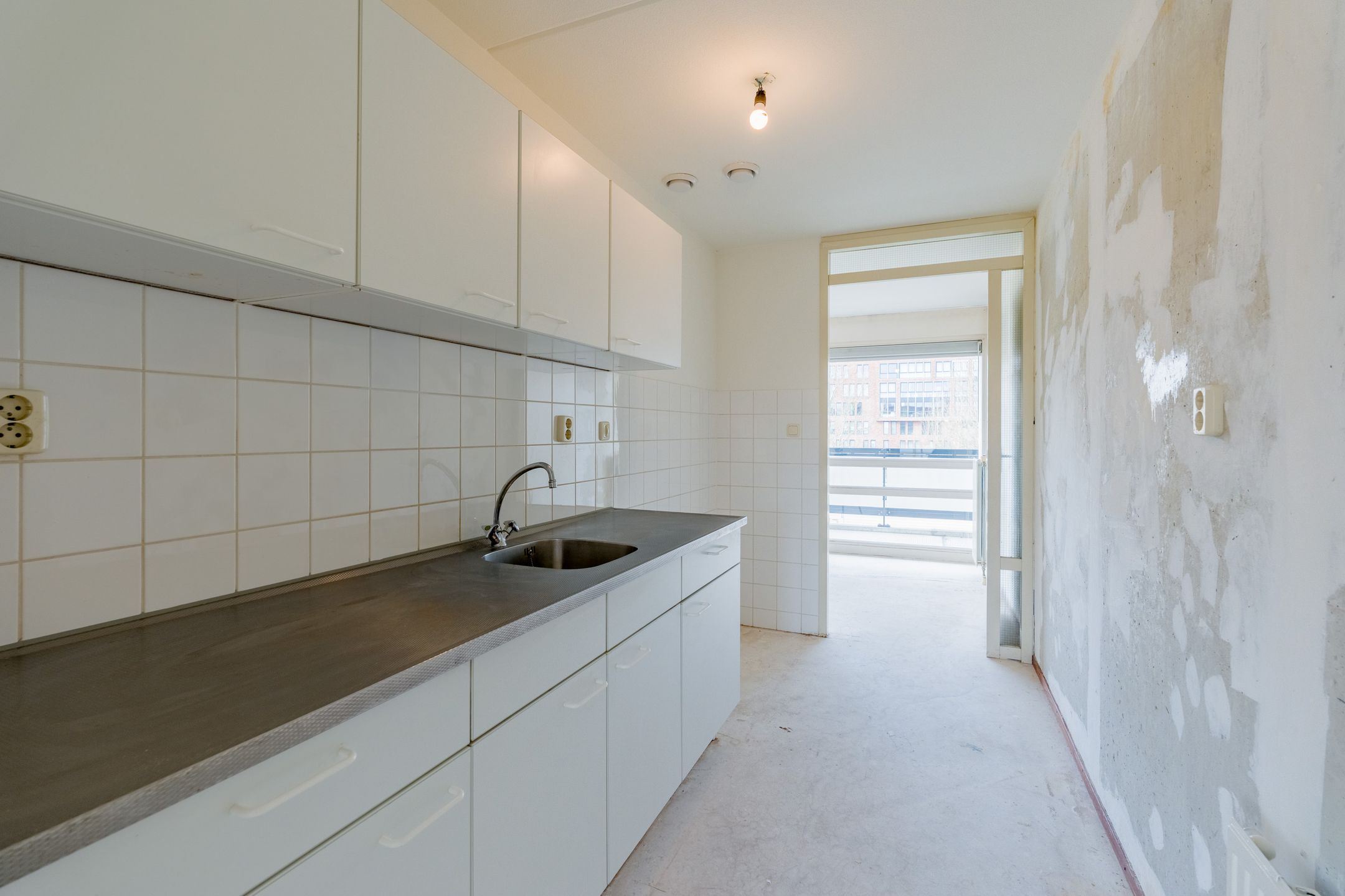 Spacious 3-room apartment near Sloterplas with balcony and storage — 18