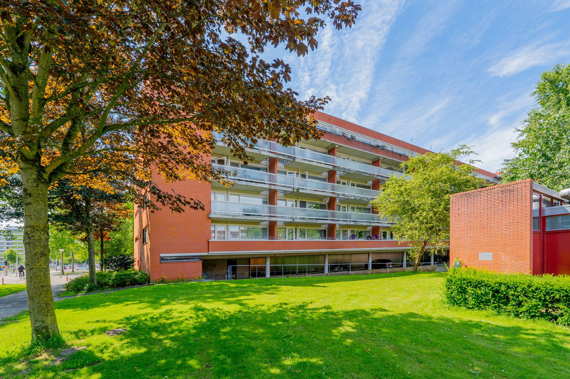 Spacious 3-room apartment near Sloterplas with balcony and storage — 36