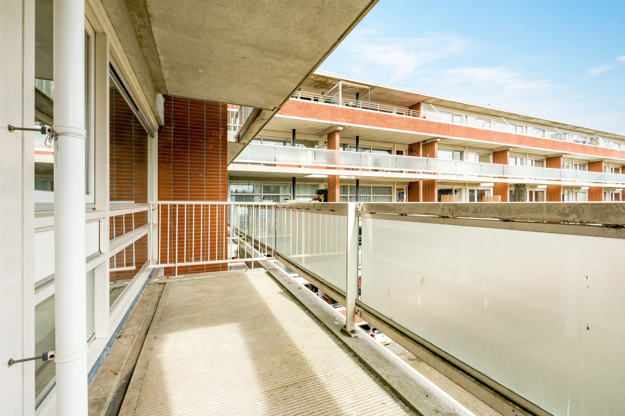 Spacious 3-room apartment near Sloterplas with balcony and storage — 15