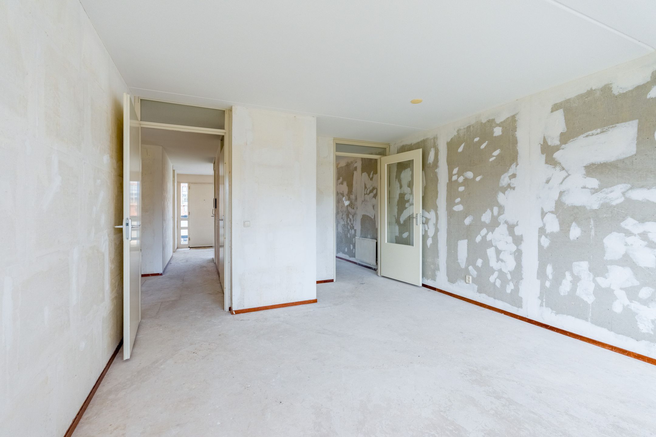 Spacious 3-room apartment near Sloterplas with balcony and storage — 9