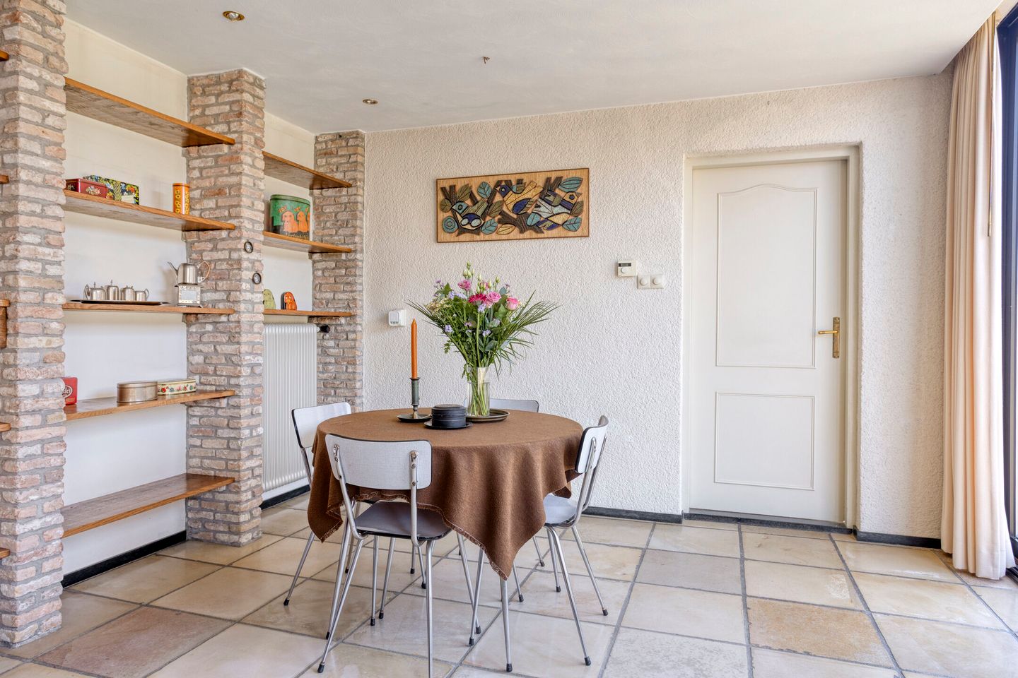 Spacious Semi-Detached House with Sauna, Four Bedrooms and Sunny West-Facing Garden — 14