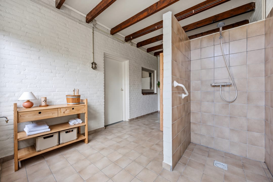 Spacious Semi-Detached House with Sauna, Four Bedrooms and Sunny West-Facing Garden — 22
