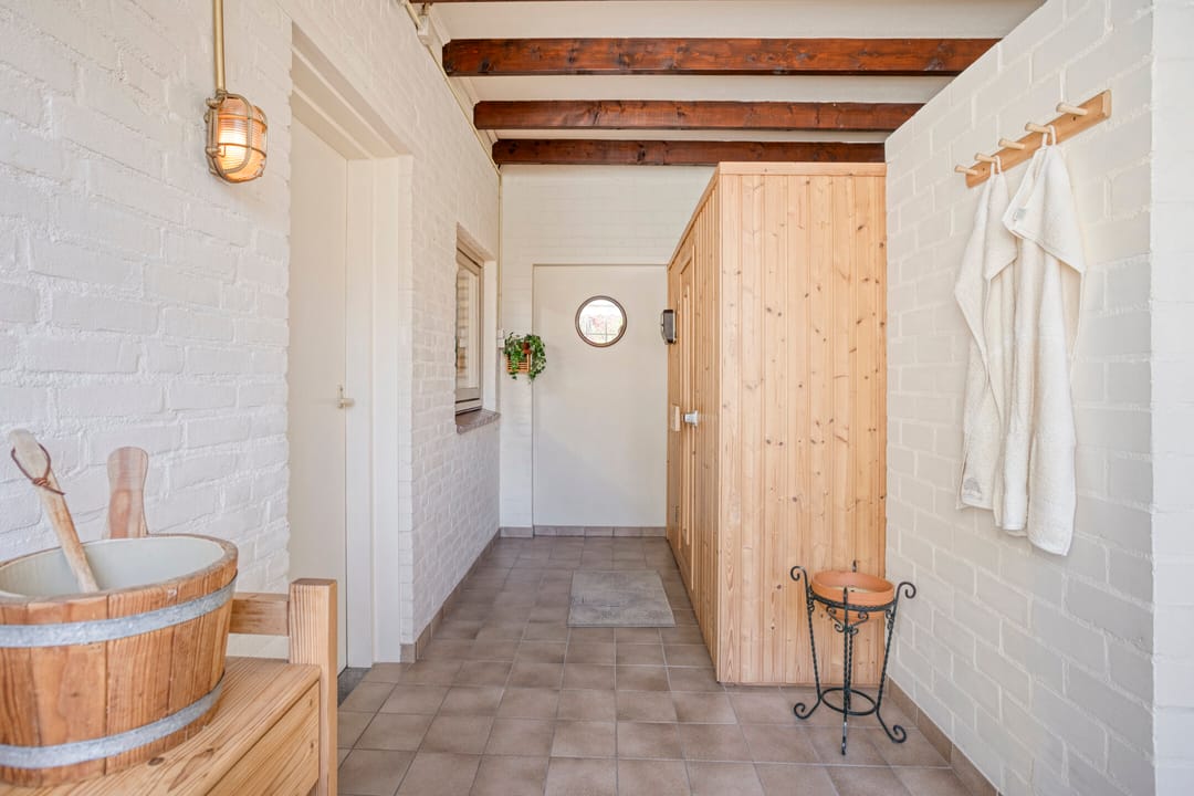 Spacious Semi-Detached House with Sauna, Four Bedrooms and Sunny West-Facing Garden — 23