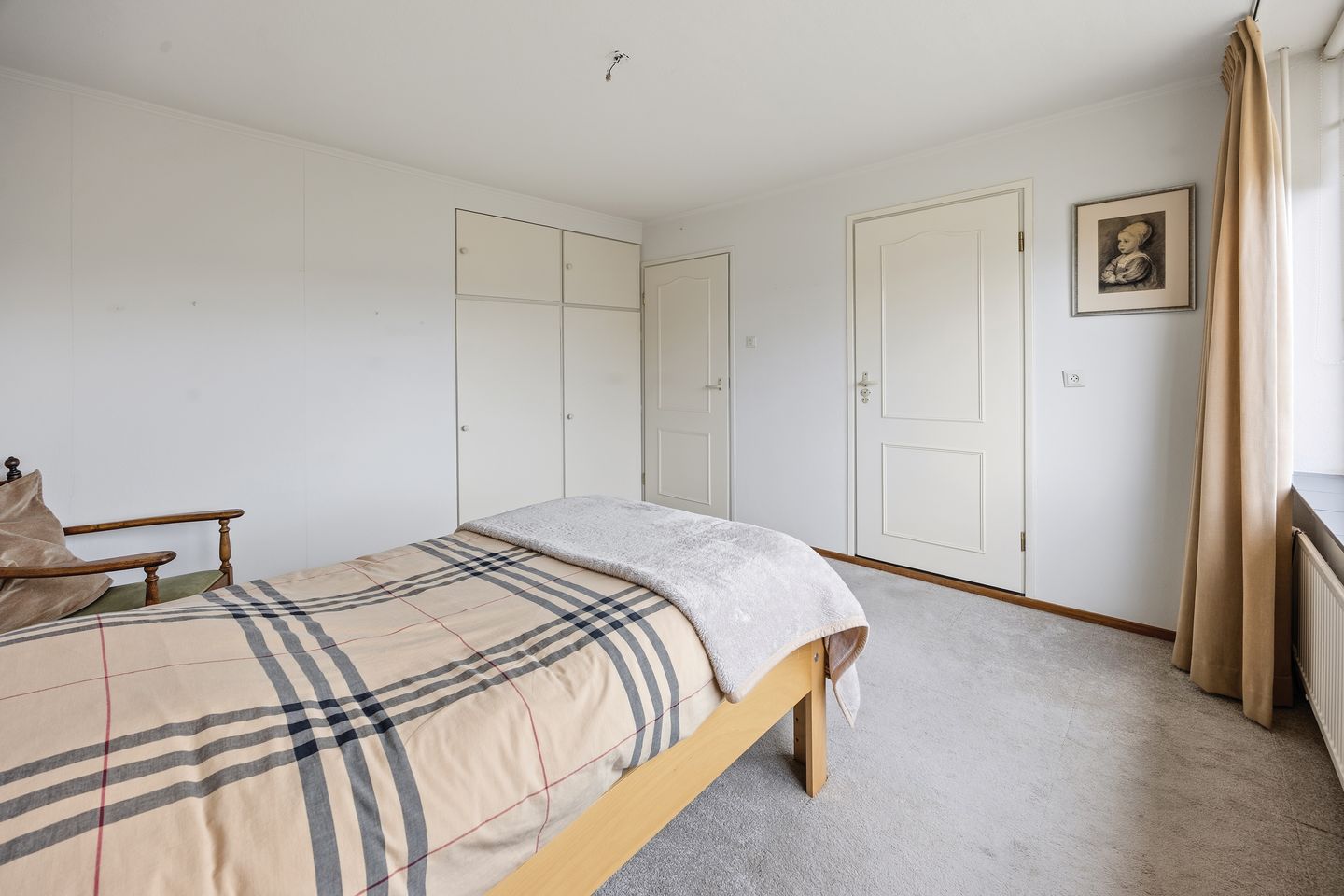 Spacious Semi-Detached House with Sauna, Four Bedrooms and Sunny West-Facing Garden — 29