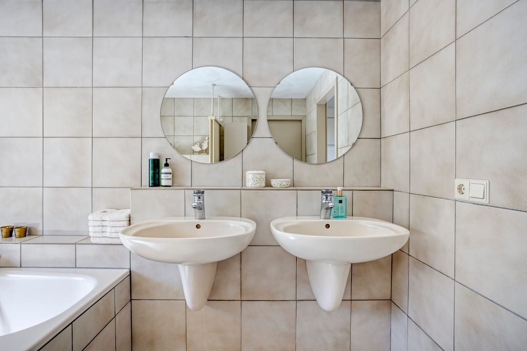 Spacious Semi-Detached House with Sauna, Four Bedrooms and Sunny West-Facing Garden — 31