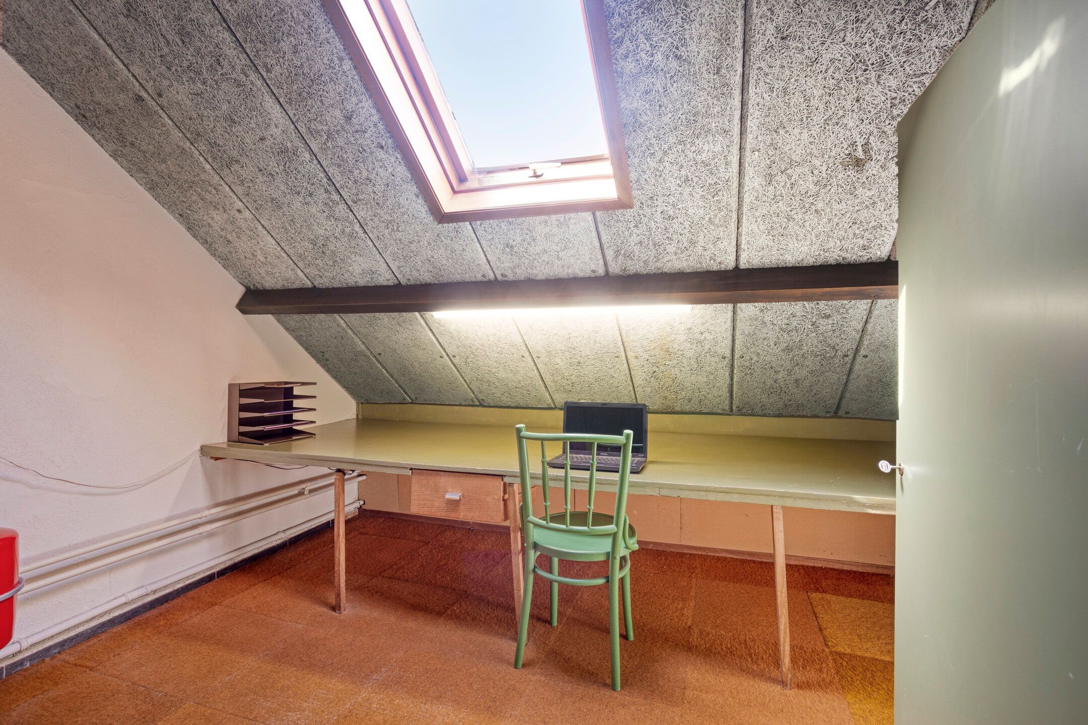 Spacious Semi-Detached House with Sauna, Four Bedrooms and Sunny West-Facing Garden — 36