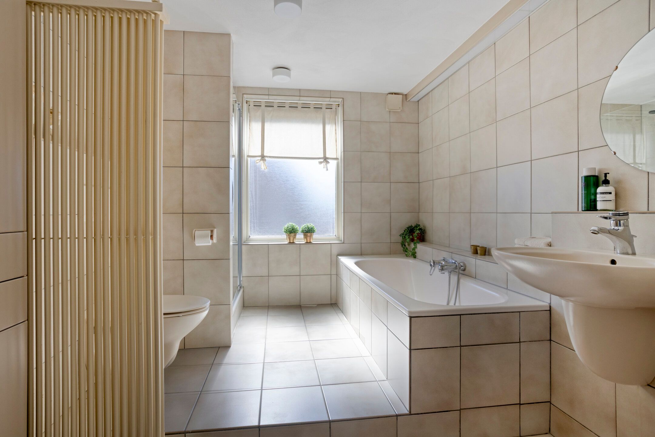 Spacious Semi-Detached House with Sauna, Four Bedrooms and Sunny West-Facing Garden — 30