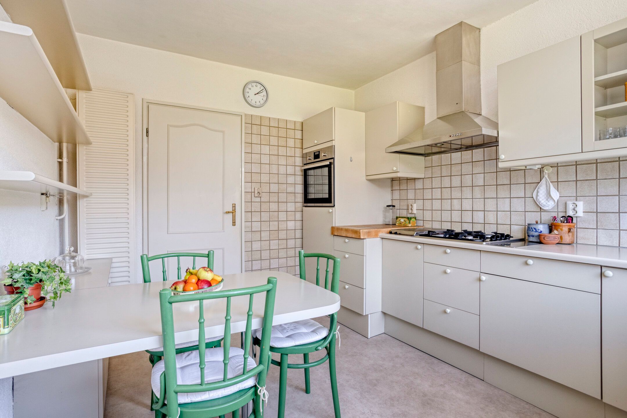 Spacious Semi-Detached House with Sauna, Four Bedrooms and Sunny West-Facing Garden — 18