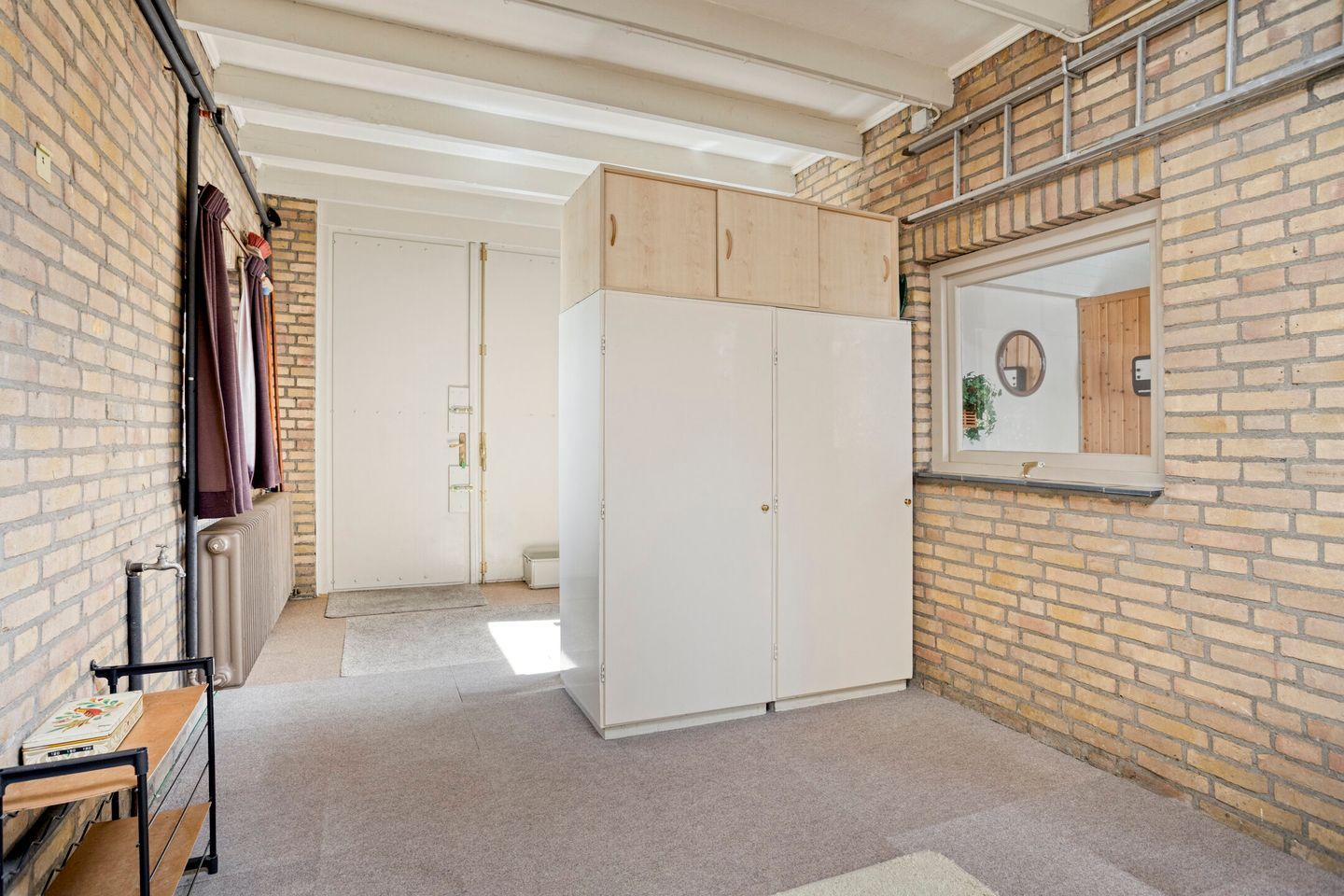 Spacious Semi-Detached House with Sauna, Four Bedrooms and Sunny West-Facing Garden — 19