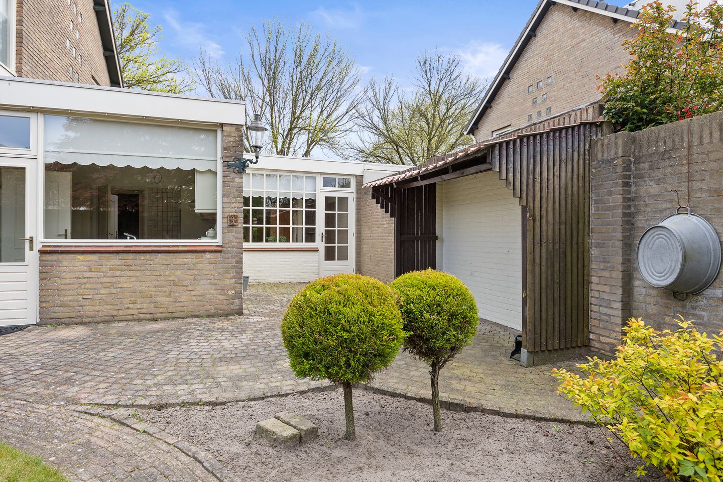 Spacious Semi-Detached House with Sauna, Four Bedrooms and Sunny West-Facing Garden — 44