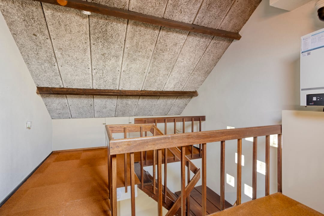 Spacious Semi-Detached House with Sauna, Four Bedrooms and Sunny West-Facing Garden — 37