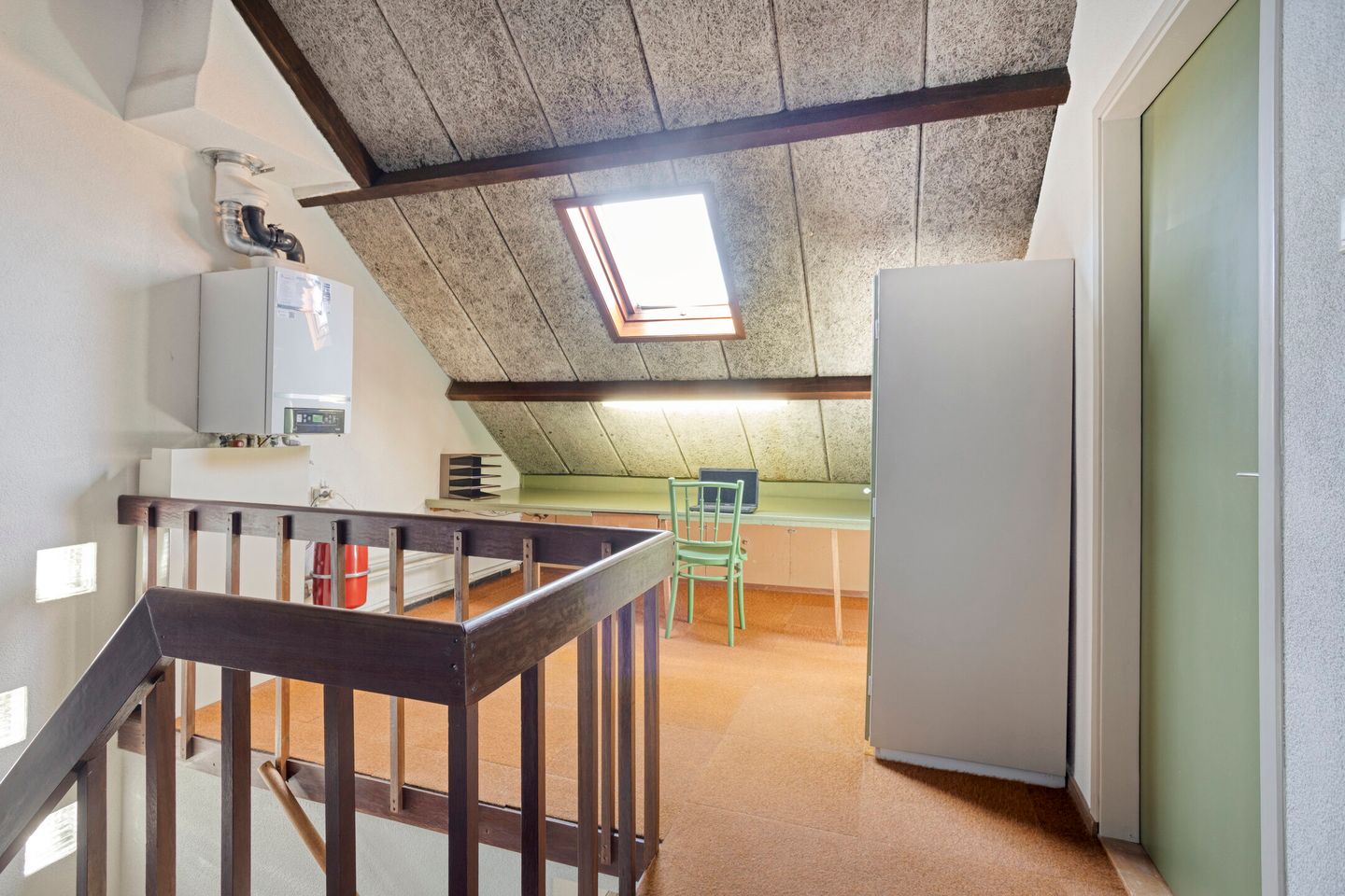 Spacious Semi-Detached House with Sauna, Four Bedrooms and Sunny West-Facing Garden — 35