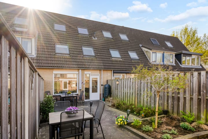 Foto 2 van Cypresgroen 45