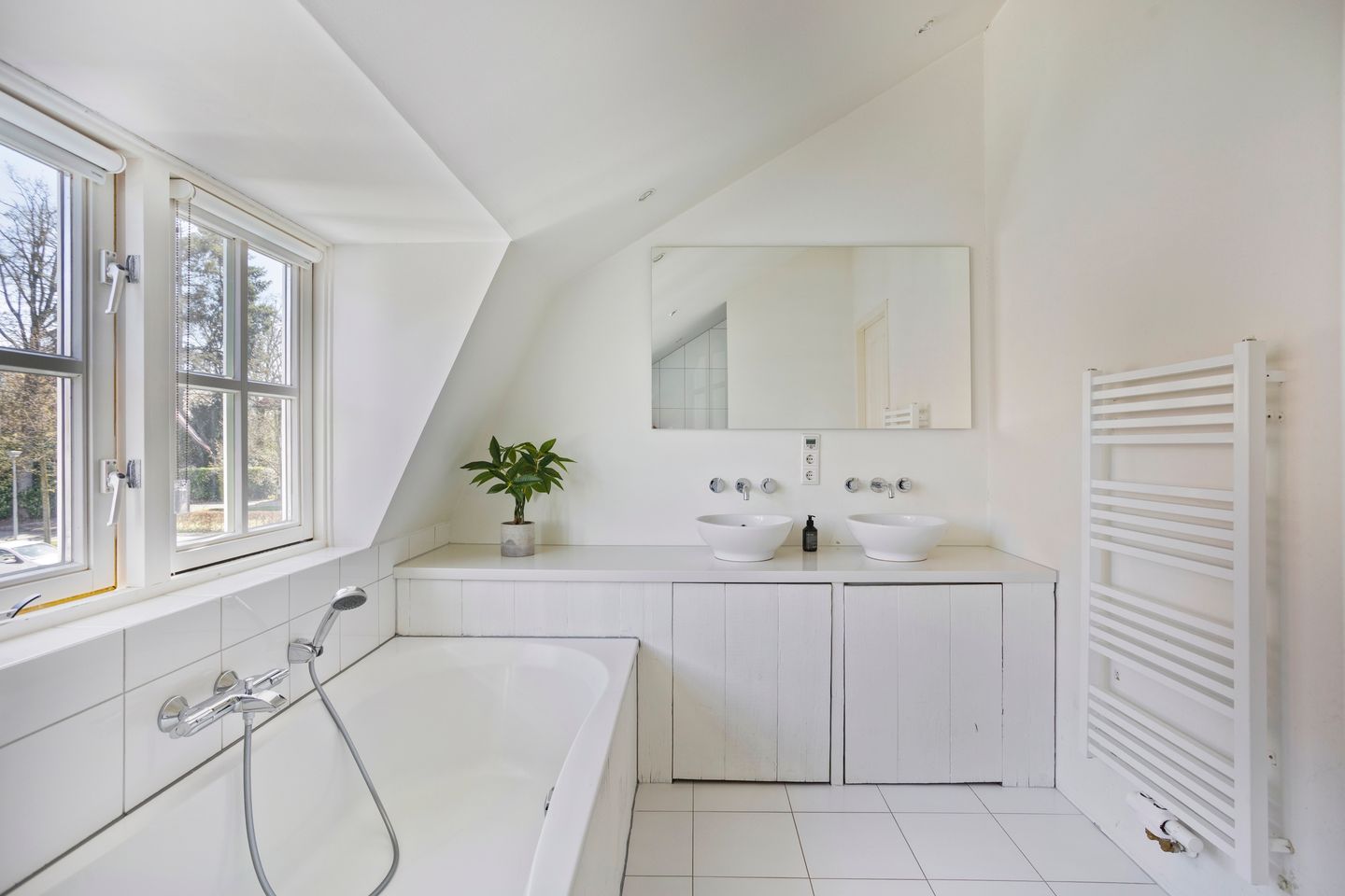 Characterful Luxury Villa Fully Sustainable on Prime Location — 34