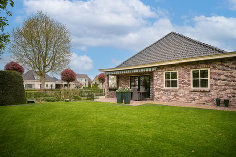 Kamille 8 secondary image