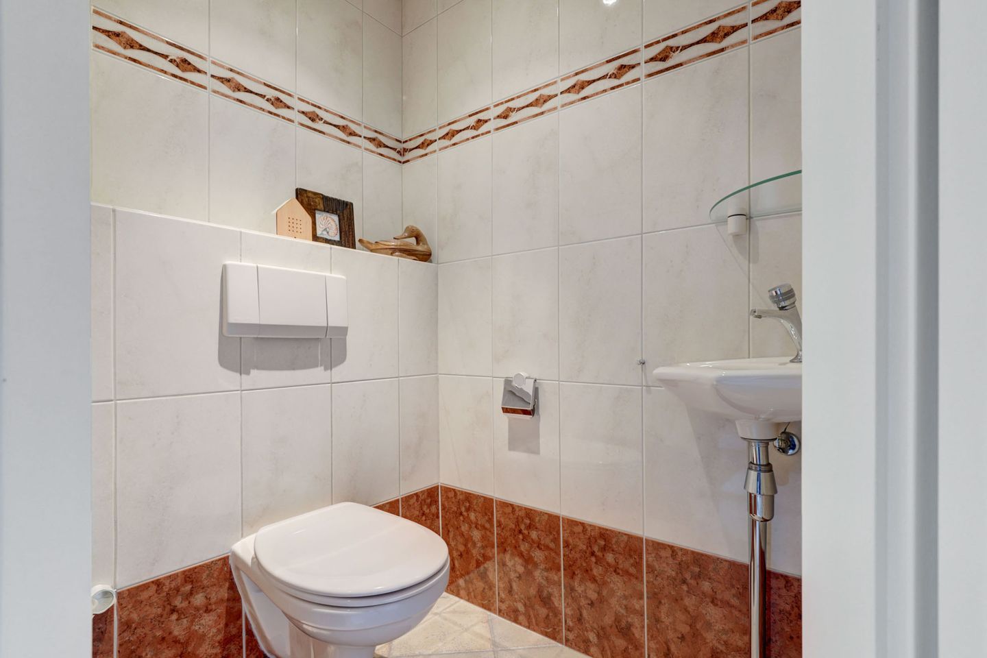 Spacious Energy-Efficient Family Home with Four Bedrooms and Sunny Southeast Garden — 10