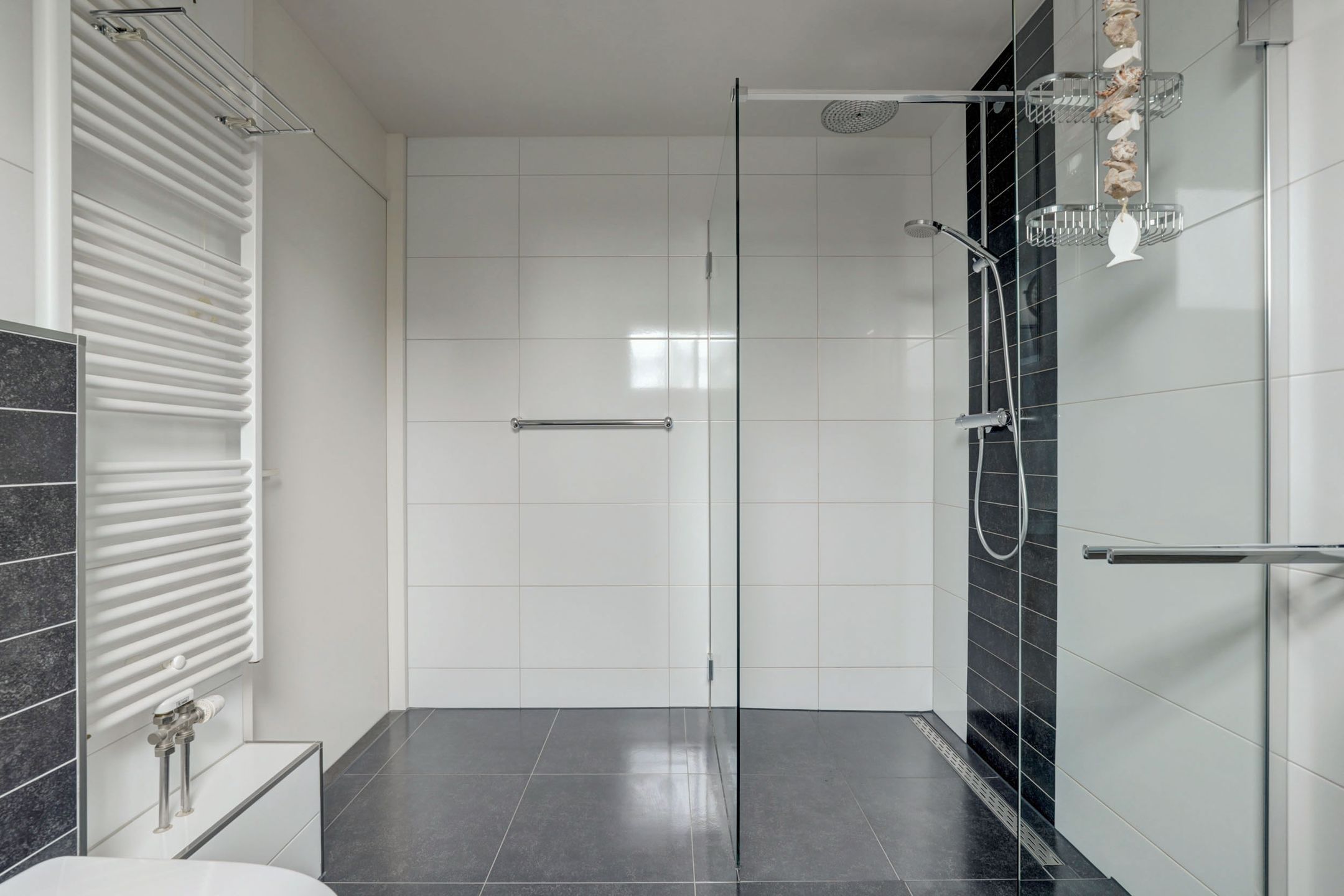 Spacious Energy-Efficient Family Home with Four Bedrooms and Sunny Southeast Garden — 30