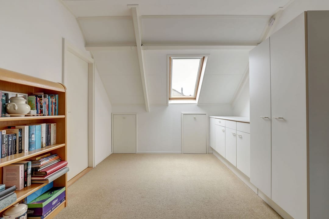 Spacious Energy-Efficient Family Home with Four Bedrooms and Sunny Southeast Garden — 32