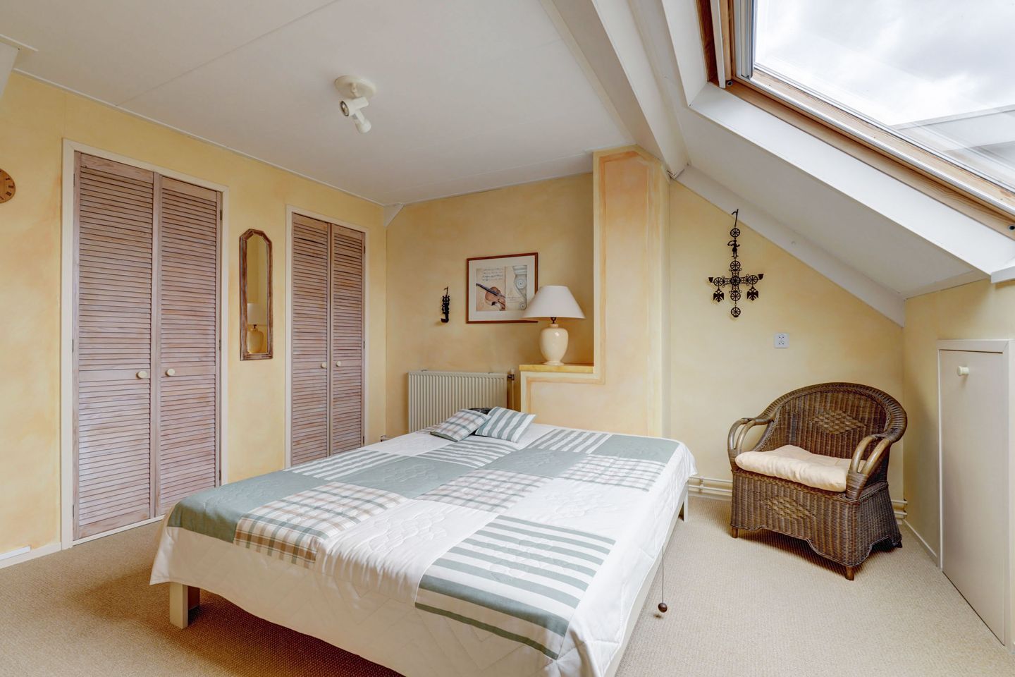 Spacious Energy-Efficient Family Home with Four Bedrooms and Sunny Southeast Garden — 34