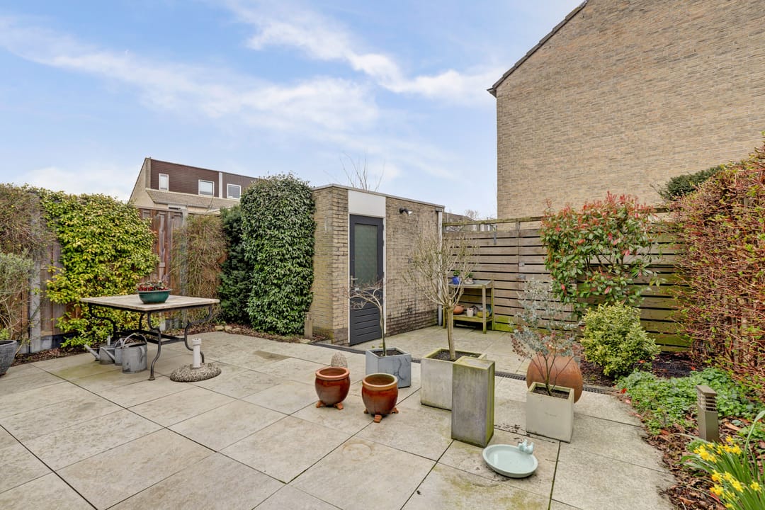Spacious Energy-Efficient Family Home with Four Bedrooms and Sunny Southeast Garden — 37